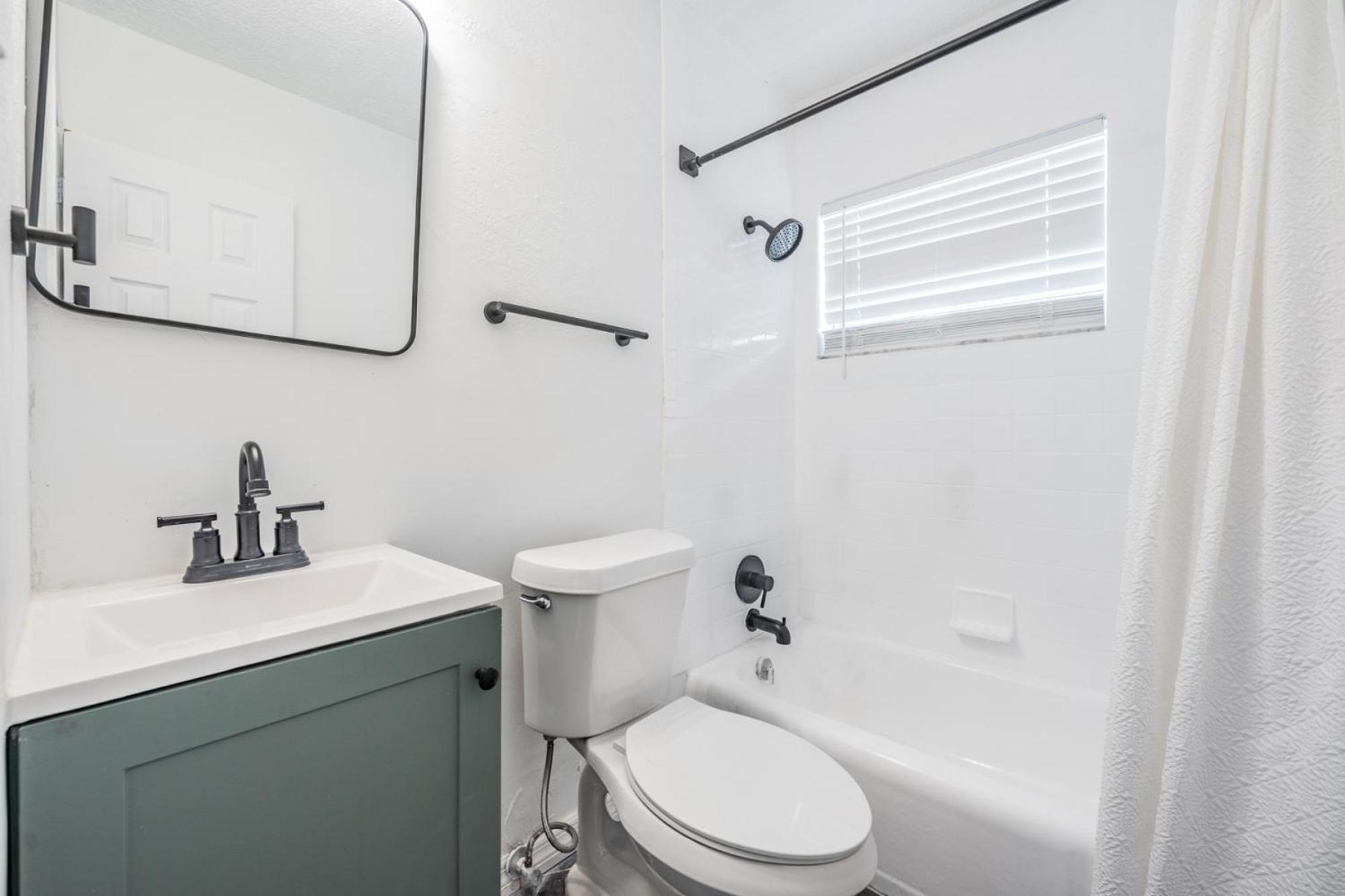 Spacious Studio Apartment Near Nightlife & Dining! St. Petersburg Luaran gambar
